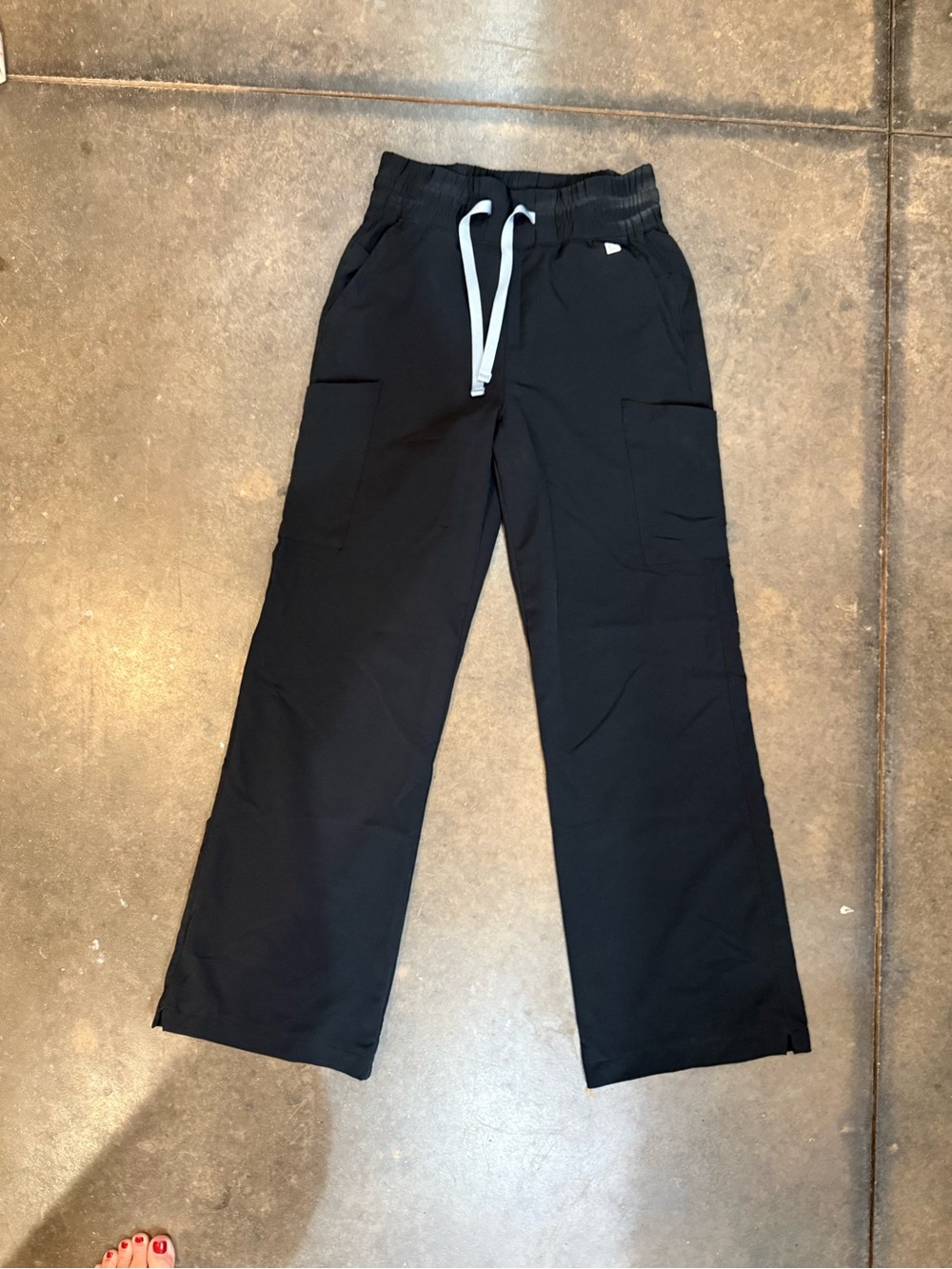 Women’s Resurge wide leg scrub pants black size small
